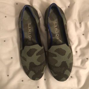 rothys camouflage loafer - excellent condition!